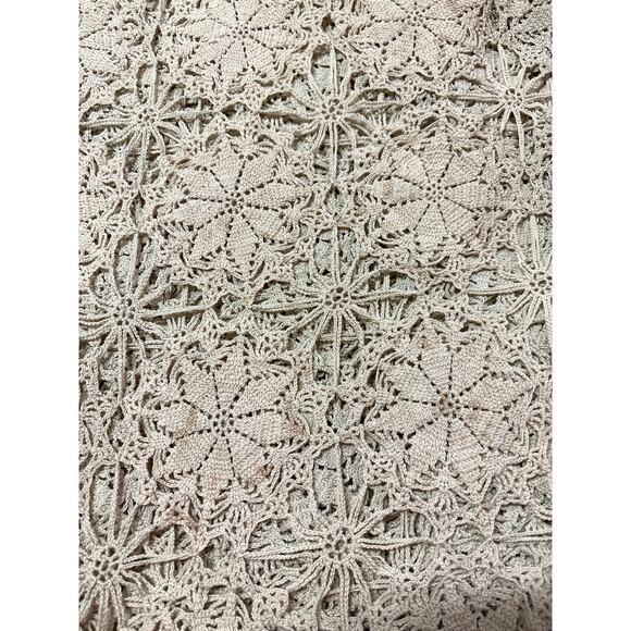 Vintage Ecru Crocheted Tablecloth Coverlet Floral Pinwheel Cottagecore Handmade - Picture 9 of 9